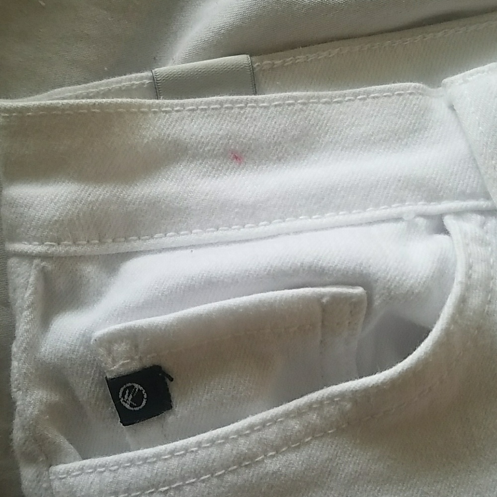 Cute high waisted white shorts - Picture 3 of 4